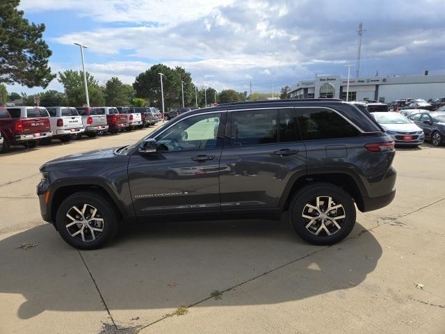 new 2025 Jeep Grand Cherokee car, priced at $40,528