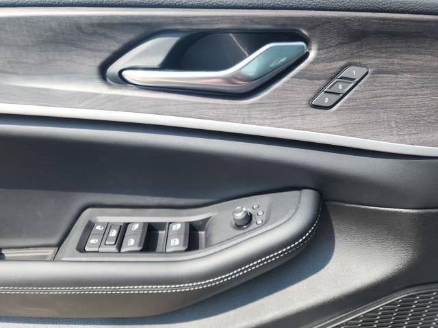new 2025 Jeep Grand Cherokee car, priced at $44,020