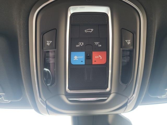 new 2025 Jeep Grand Cherokee car, priced at $44,020