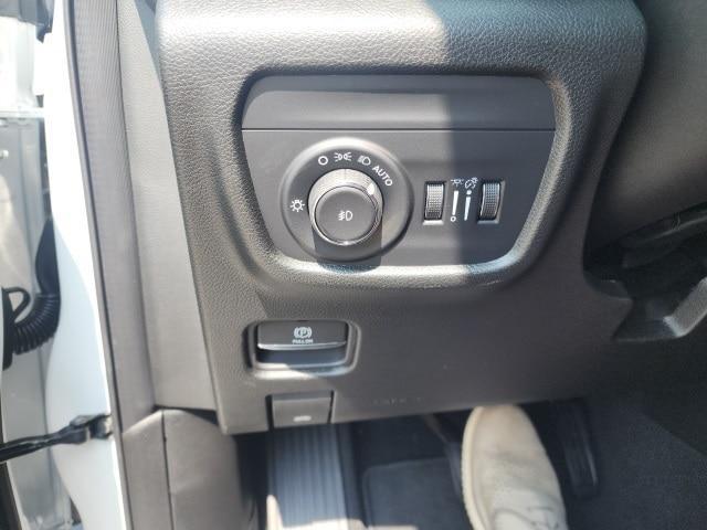 new 2025 Jeep Grand Cherokee car, priced at $44,020