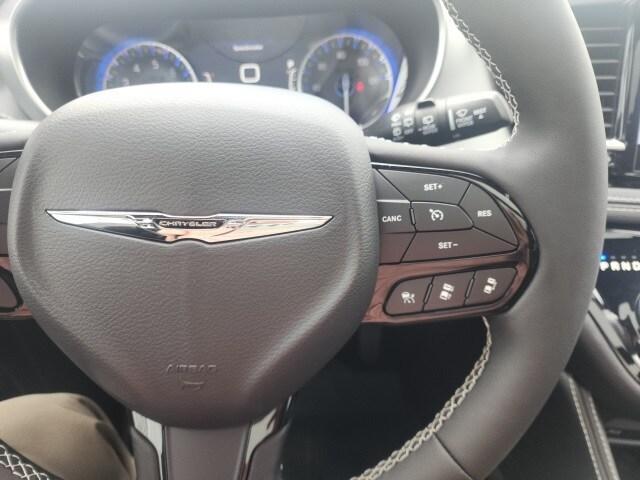 new 2025 Chrysler Pacifica car, priced at $51,363