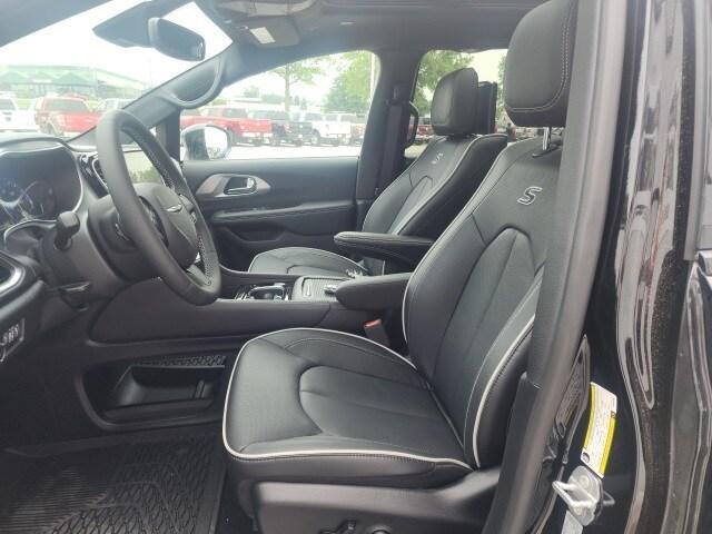 new 2025 Chrysler Pacifica car, priced at $51,363