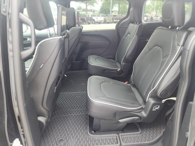 new 2025 Chrysler Pacifica car, priced at $51,363