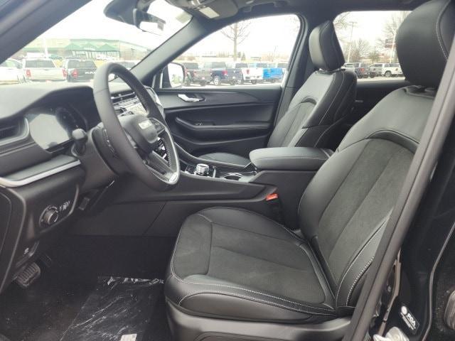 new 2025 Jeep Grand Cherokee car, priced at $41,504