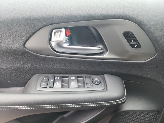 new 2025 Chrysler Pacifica car, priced at $42,724