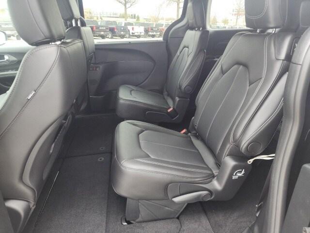 new 2025 Chrysler Pacifica car, priced at $42,724