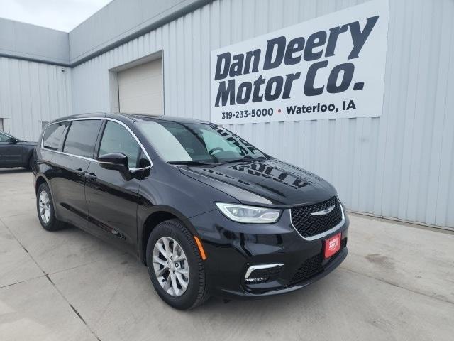 new 2025 Chrysler Pacifica car, priced at $42,724