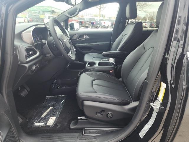 new 2025 Chrysler Pacifica car, priced at $42,724