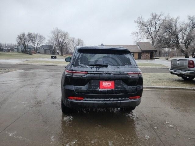 new 2025 Jeep Grand Cherokee car, priced at $39,498