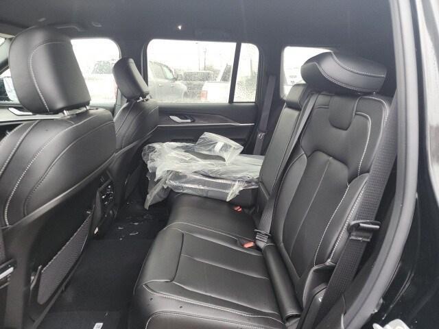 new 2025 Jeep Grand Cherokee car, priced at $40,498