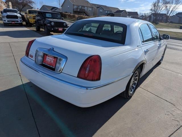 used 2002 Lincoln Town Car car, priced at $6,501