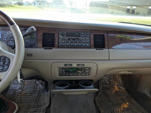 used 2002 Lincoln Town Car car, priced at $6,501