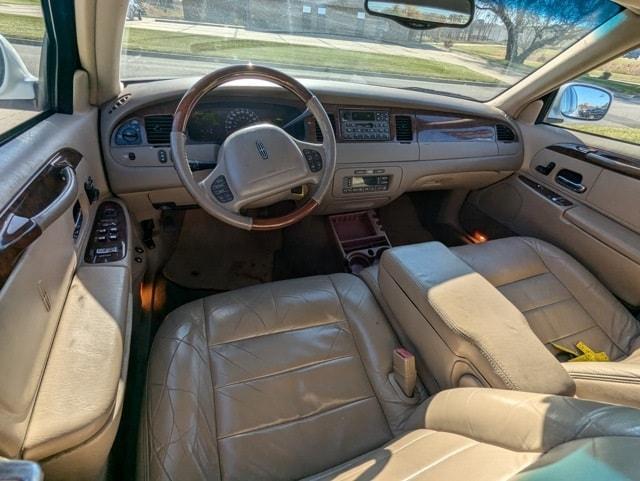 used 2002 Lincoln Town Car car, priced at $6,995