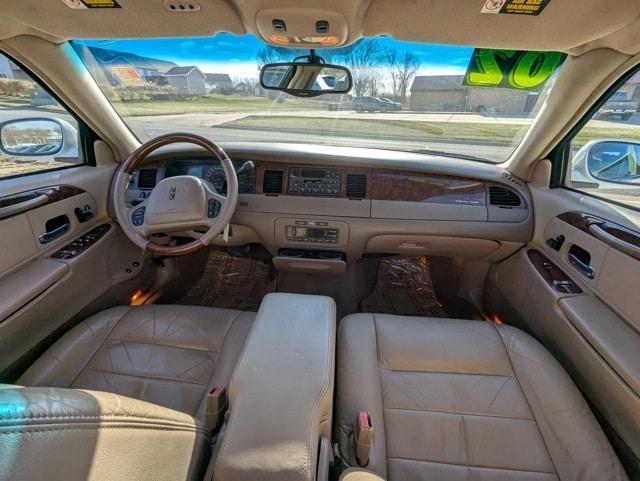 used 2002 Lincoln Town Car car, priced at $6,501