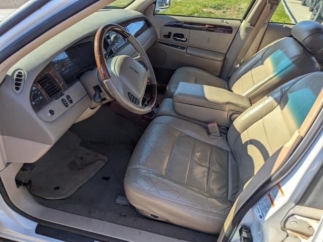 used 2002 Lincoln Town Car car, priced at $6,995