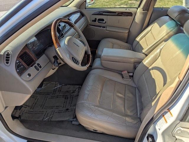 used 2002 Lincoln Town Car car, priced at $6,501