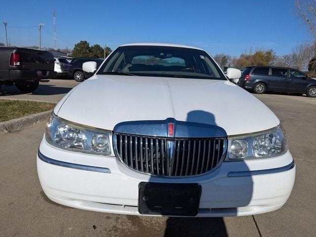 used 2002 Lincoln Town Car car, priced at $6,995