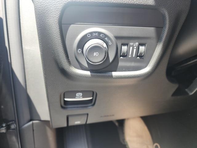 new 2025 Jeep Grand Cherokee car, priced at $43,979