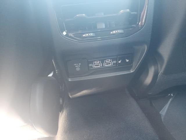 new 2025 Jeep Grand Cherokee car, priced at $43,979
