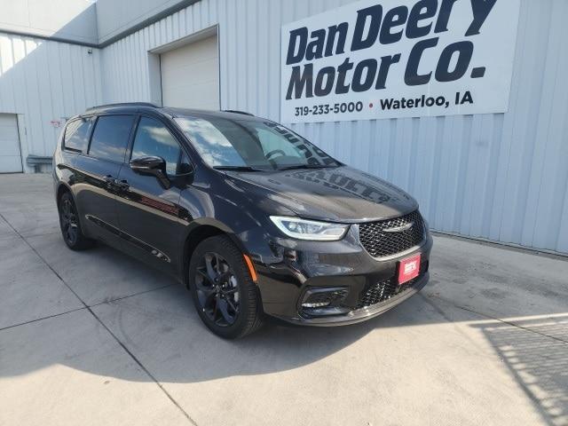 new 2026 Chrysler Pacifica car, priced at $50,923