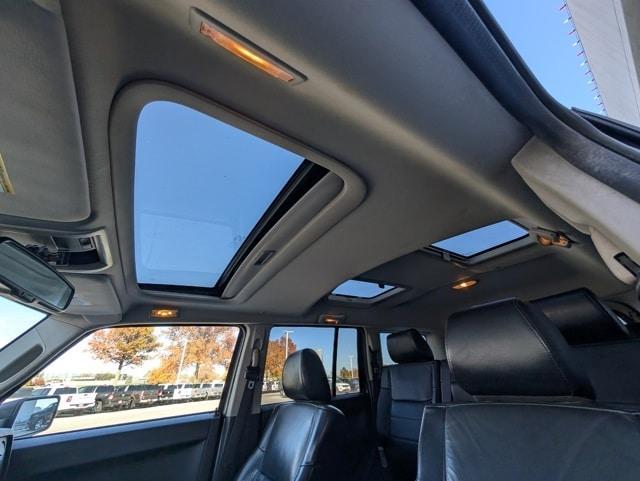 used 2010 Jeep Commander car, priced at $3,575