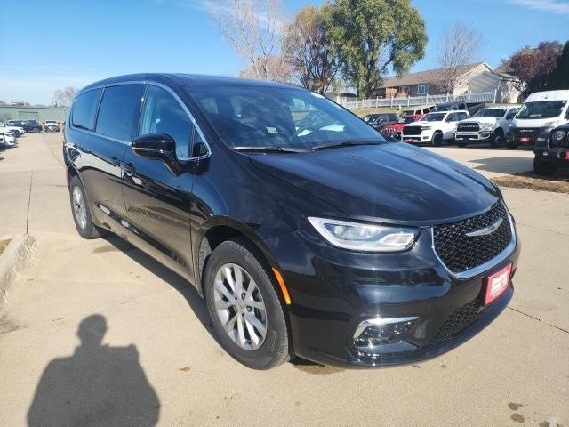 new 2025 Chrysler Pacifica car, priced at $44,181