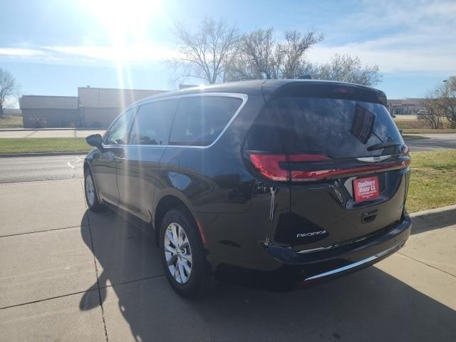 new 2025 Chrysler Pacifica car, priced at $44,181