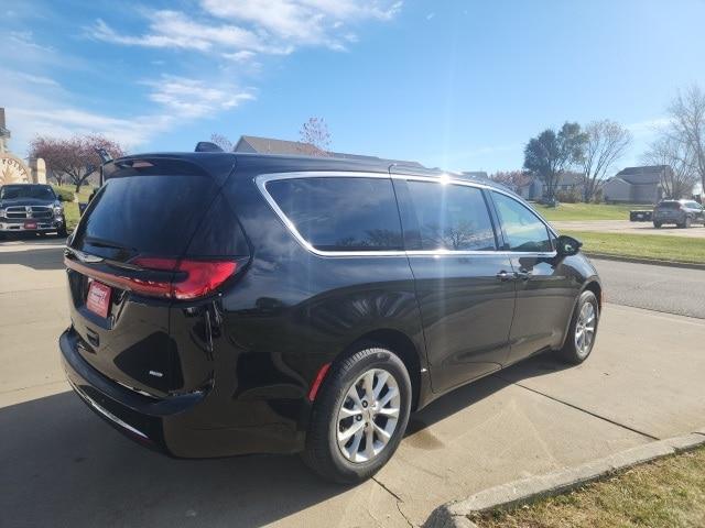 new 2025 Chrysler Pacifica car, priced at $44,181