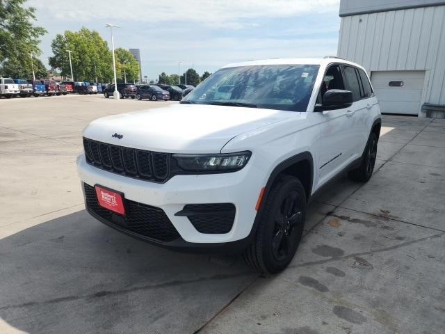 new 2025 Jeep Grand Cherokee car, priced at $41,596