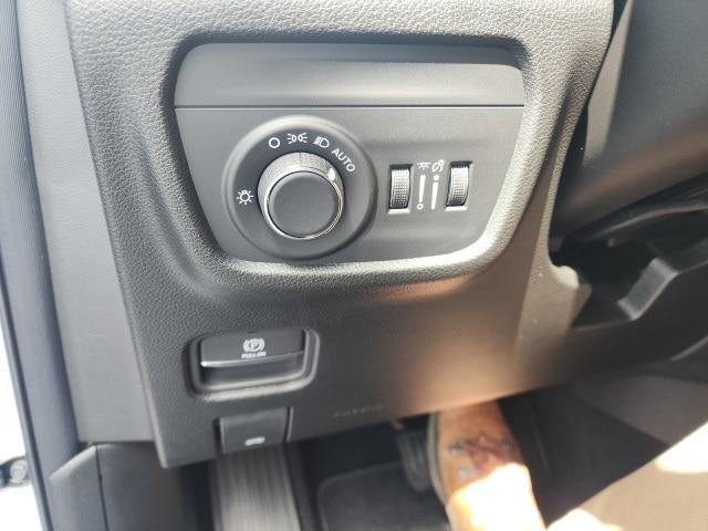 new 2025 Jeep Grand Cherokee car, priced at $41,596
