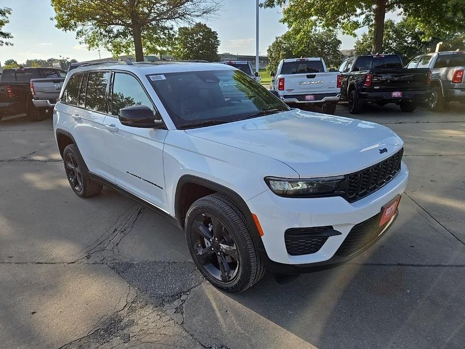 new 2024 Jeep Grand Cherokee car, priced at $40,532