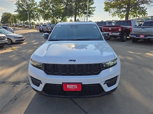 new 2024 Jeep Grand Cherokee car, priced at $37,677