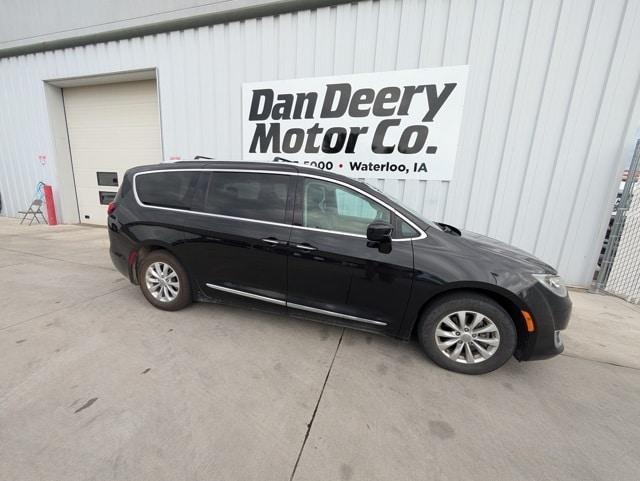 used 2018 Chrysler Pacifica car, priced at $11,498