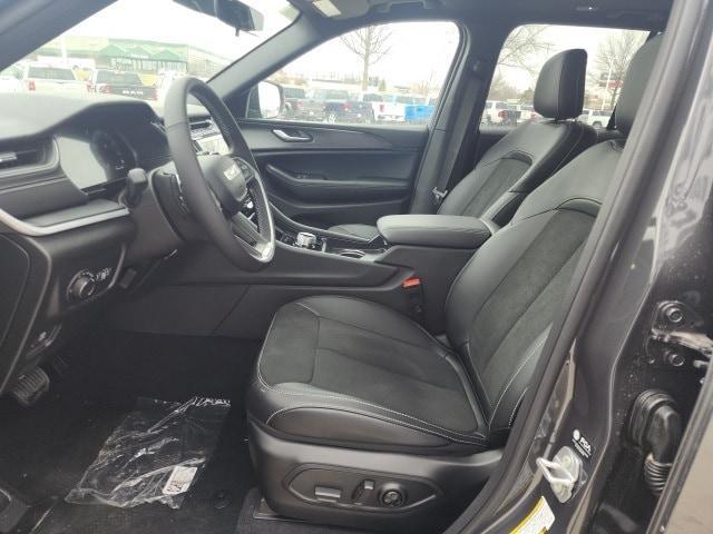 new 2025 Jeep Grand Cherokee car, priced at $41,960