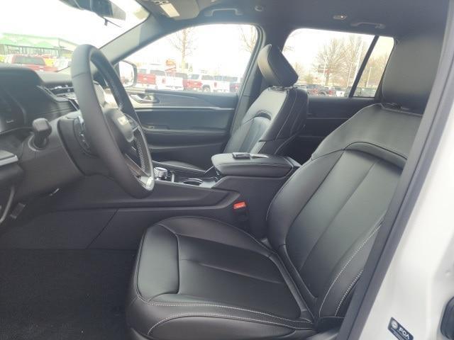 new 2025 Jeep Grand Cherokee car, priced at $44,315