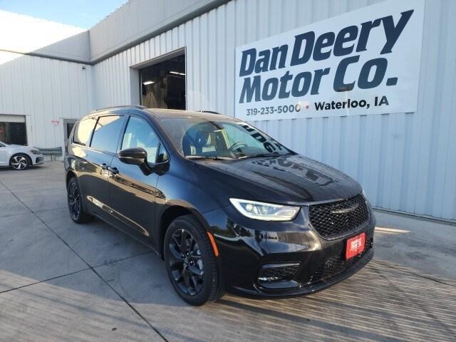 new 2026 Chrysler Pacifica car, priced at $51,062