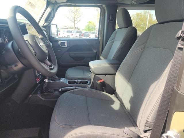 new 2025 Jeep Wrangler car, priced at $47,273