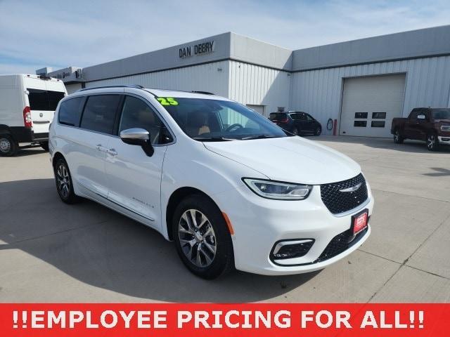 new 2025 Chrysler Pacifica Hybrid car, priced at $49,154
