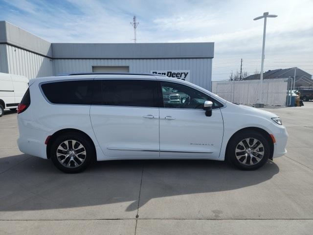 new 2025 Chrysler Pacifica Hybrid car, priced at $49,154