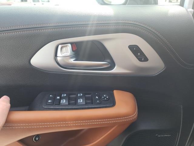 new 2025 Chrysler Pacifica Hybrid car, priced at $49,154