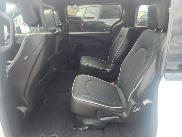 new 2025 Chrysler Pacifica car, priced at $51,033