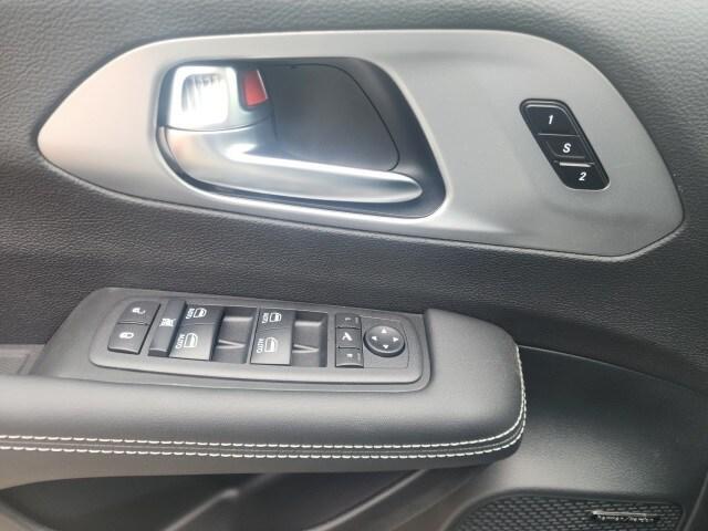new 2025 Chrysler Pacifica car, priced at $51,033