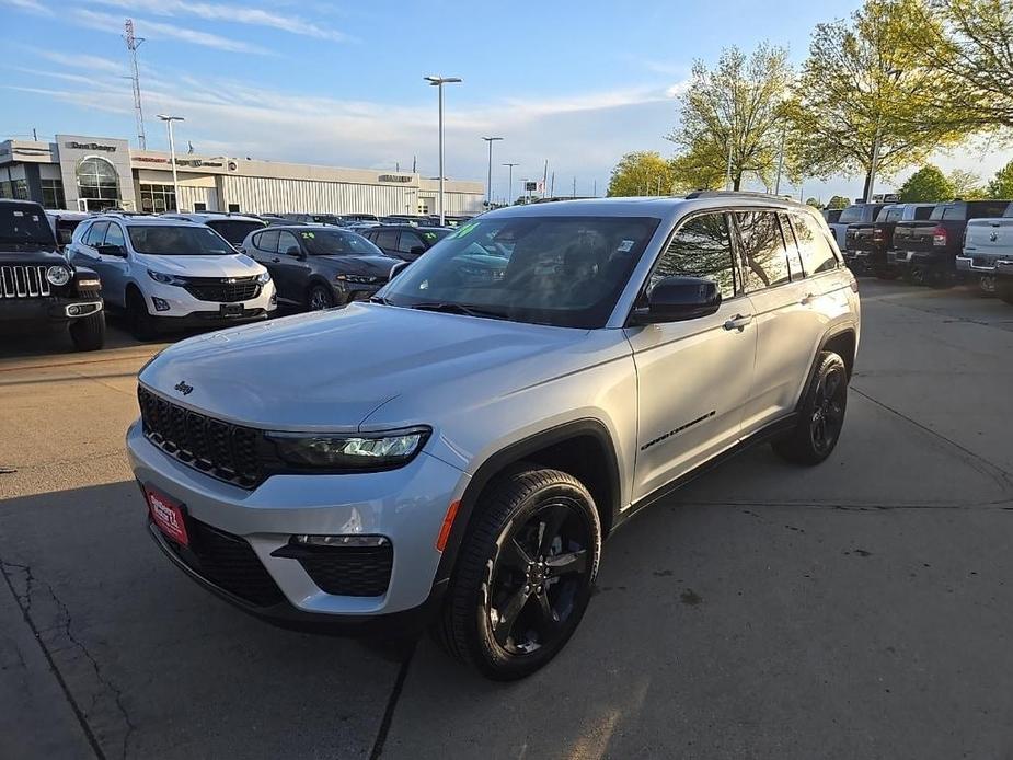 new 2024 Jeep Grand Cherokee car, priced at $49,455