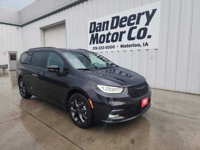new 2025 Chrysler Pacifica car, priced at $46,960