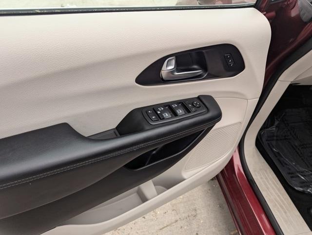 used 2020 Chrysler Pacifica car, priced at $27,136