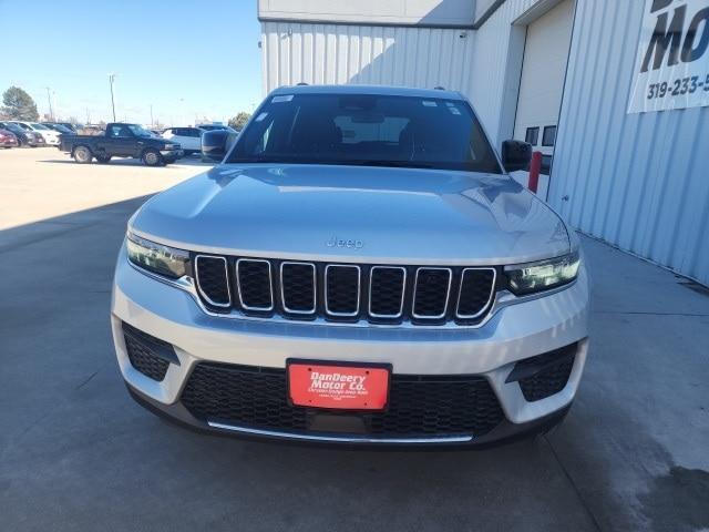 new 2025 Jeep Grand Cherokee car, priced at $37,652