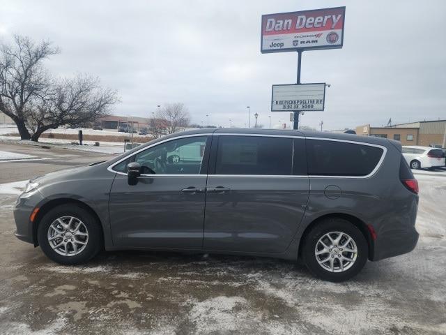 new 2025 Chrysler Pacifica car, priced at $40,536