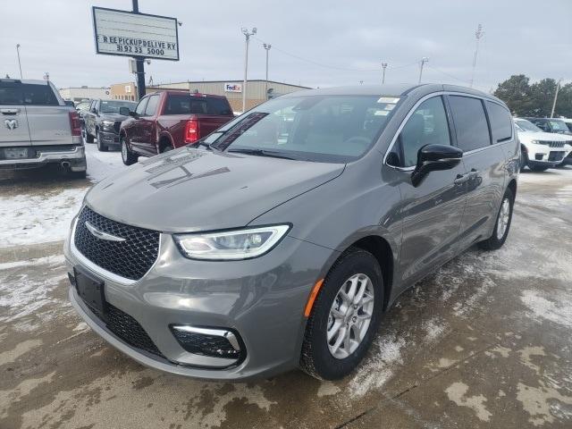 new 2025 Chrysler Pacifica car, priced at $40,536