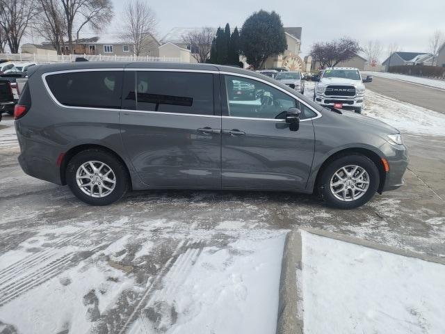 new 2025 Chrysler Pacifica car, priced at $40,536