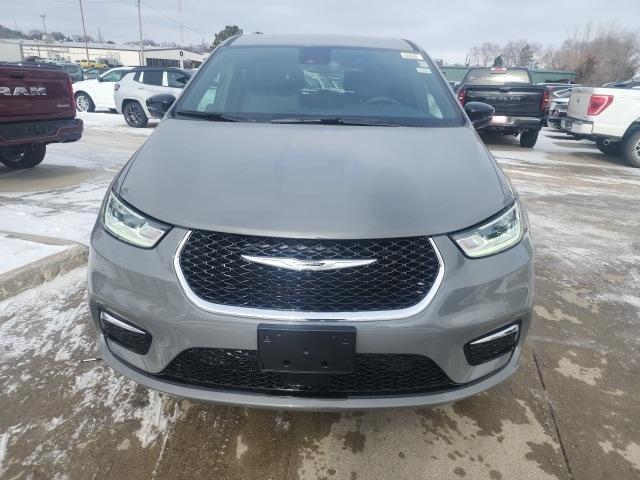 new 2025 Chrysler Pacifica car, priced at $40,536